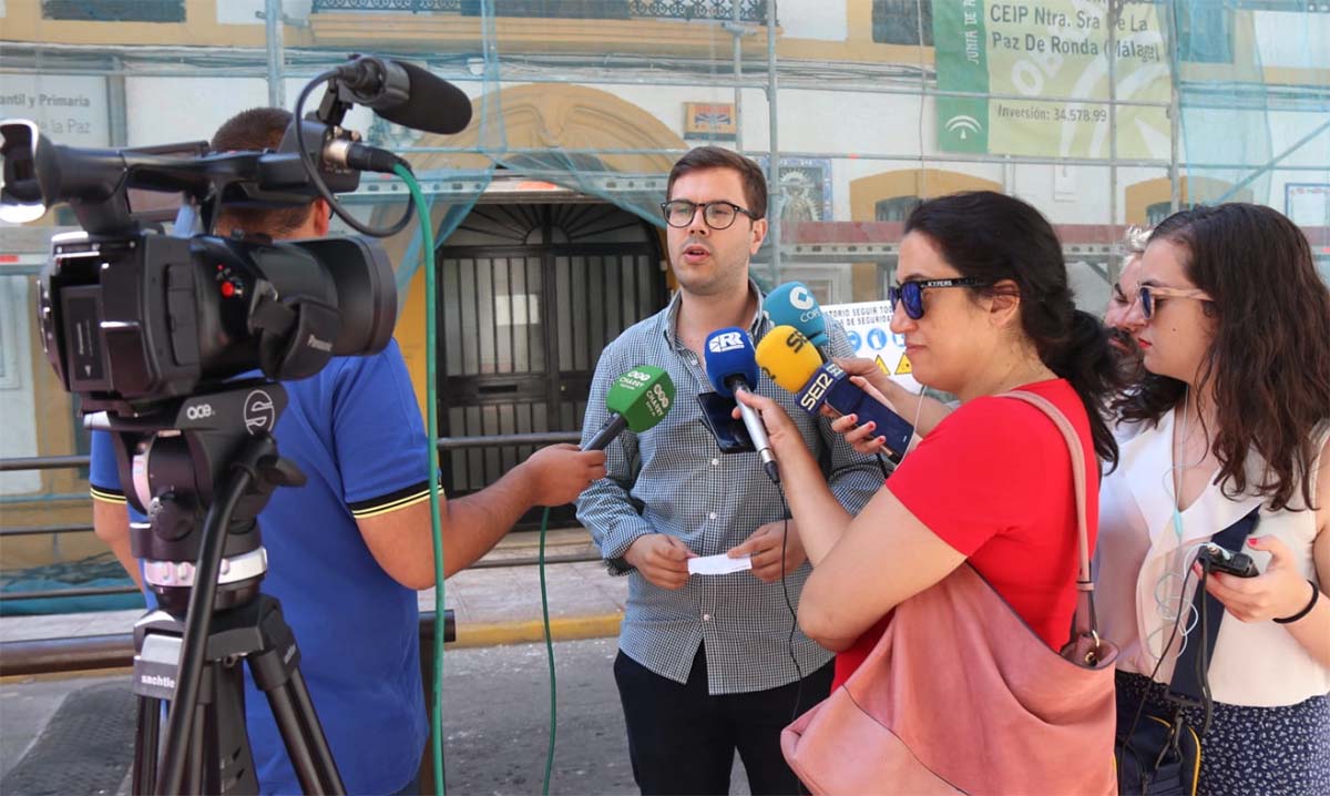 Comienzan los trabajos de retirada del amianto de la cubierta del colegio Virgen de la Paz