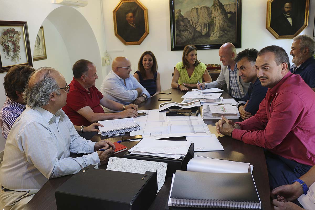 Reunión entre responsables municipales, técnicos de Adif y de la empresa adjudicataria de la nueva estación de autobuses.