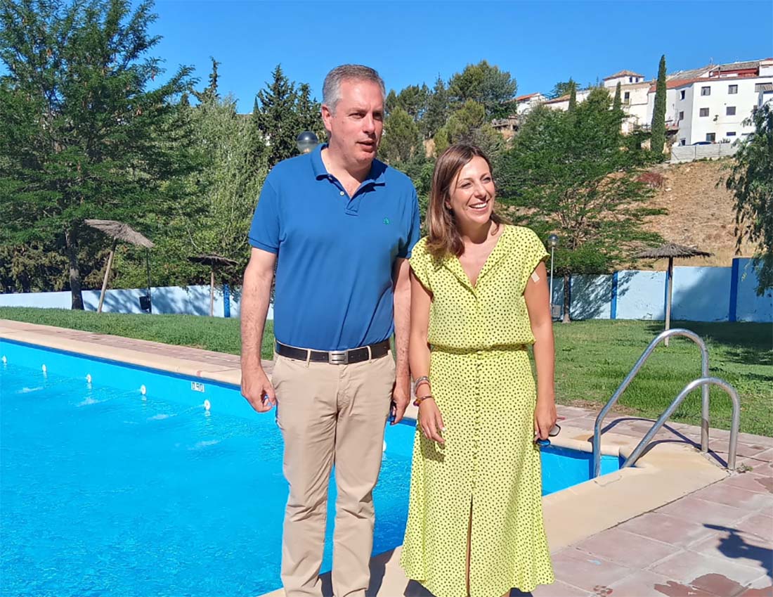 La Concejalía de Deportes abre la piscina de Padre Jesús con el anuncio de la construcción de una nueva para el próximo verano
