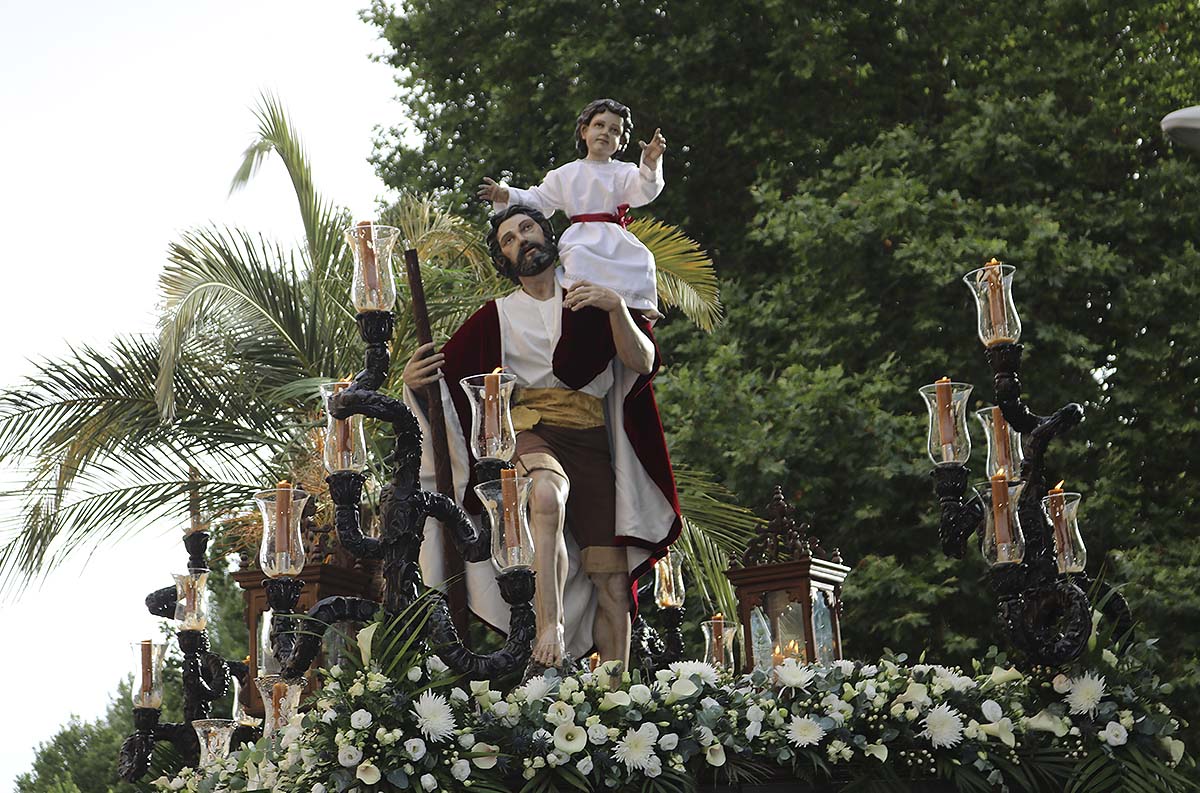 Imagen de San Cristóbal recorriendo este sábado la calles rondeñas.
