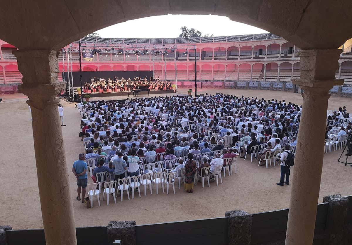 La plaza de toros ha acogido el primer concierto de la XX Semana de la Música de la Real Maestranza.