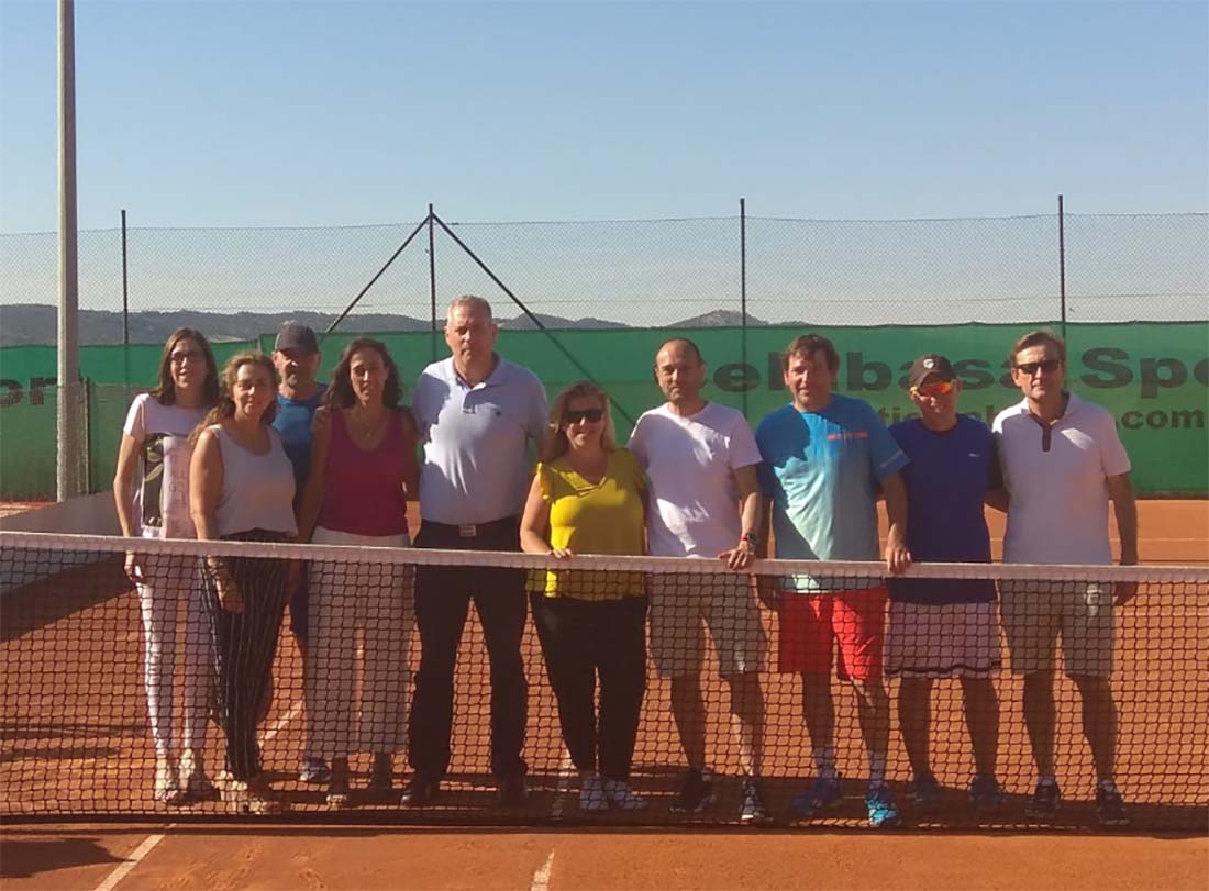 Momento de la inauguración de las dos nuevas pistas deportivas en la Torrecilla.