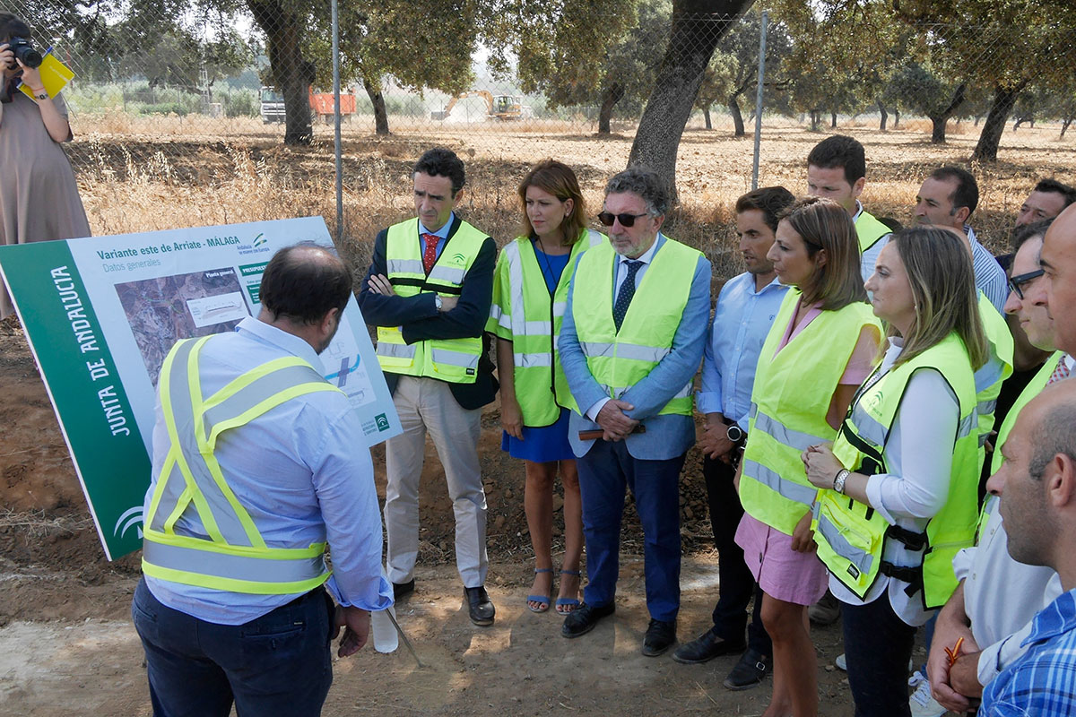 La consejera de Fomento, con alcaldes de la comarca, conoció el estado actual del proyecto.