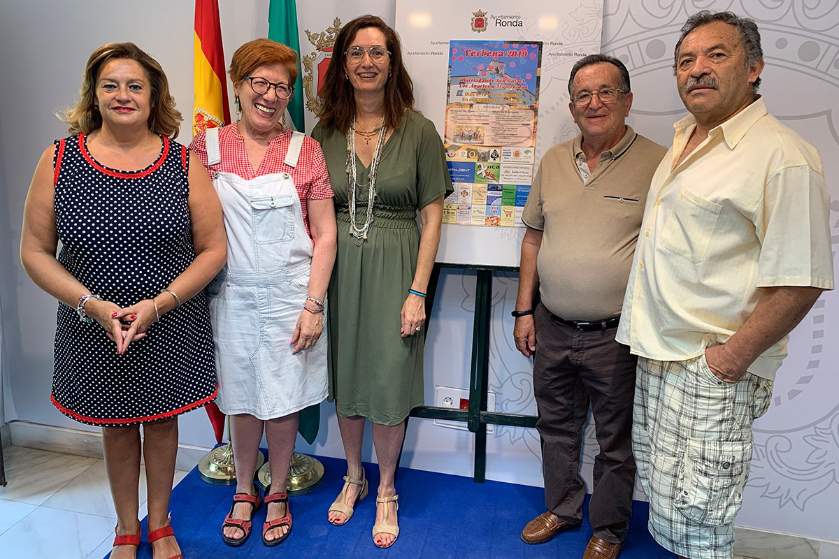 Presentación de las fiestas, con representantes de la Asociación de Vecinos, el Ayuntamiento y Ayuca.