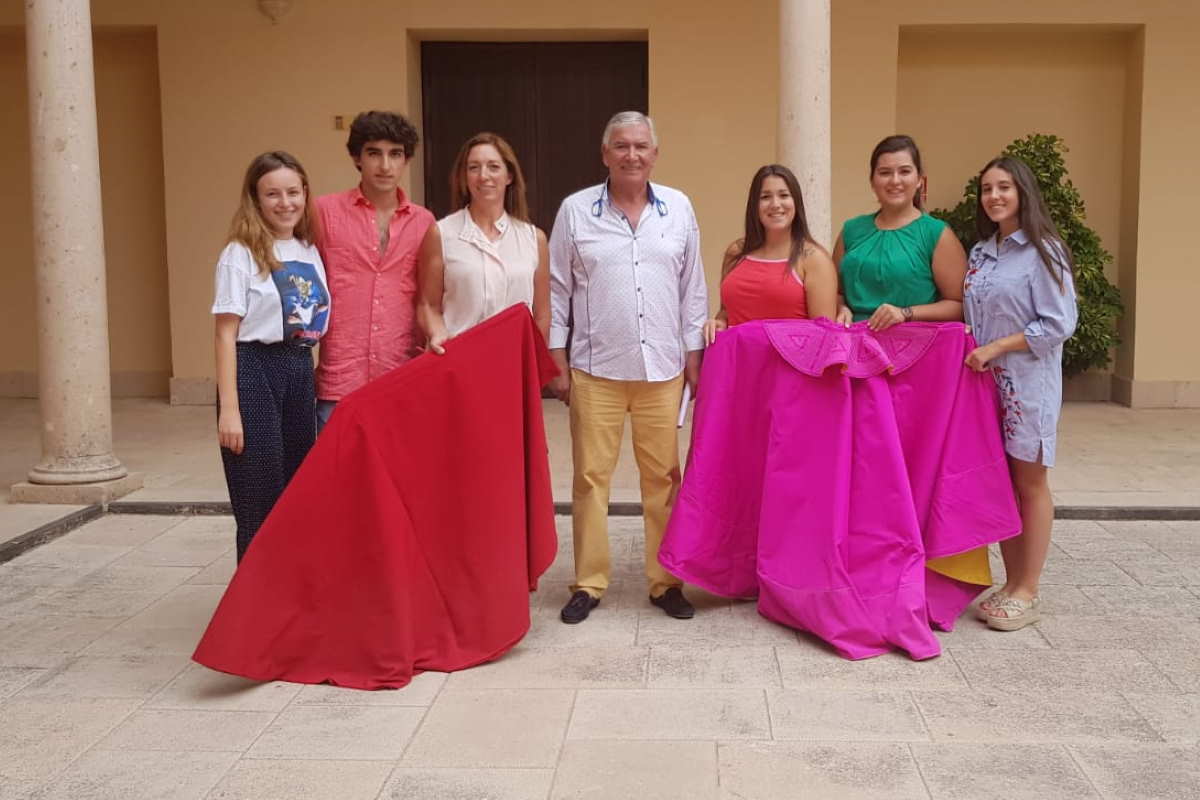 Las Damas Goyescas, junto a Martín Vivas y Pablo Páez.
