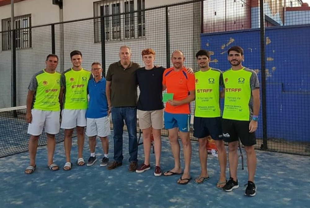 Carlos Mirasol, delegado de Deportes, asistió a la entrega de trofeos.