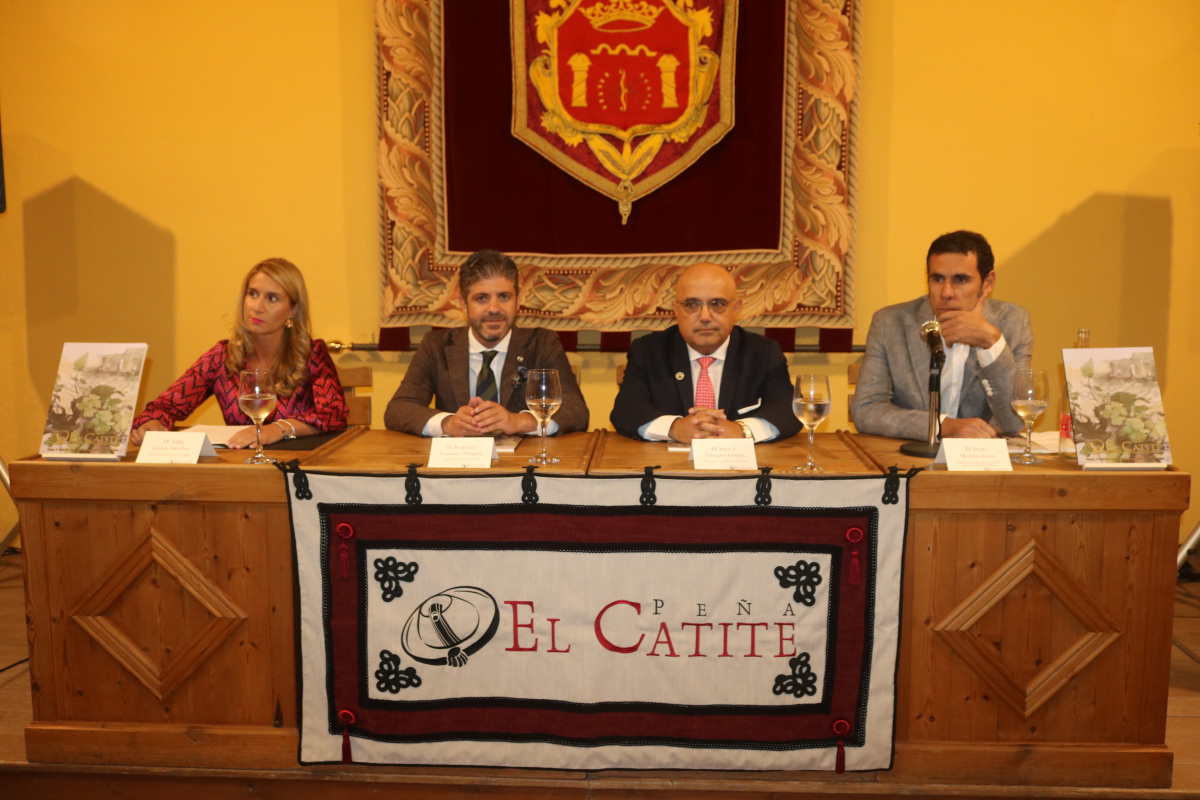 El acto tuvo lugar en el Palacio de Mondragón.