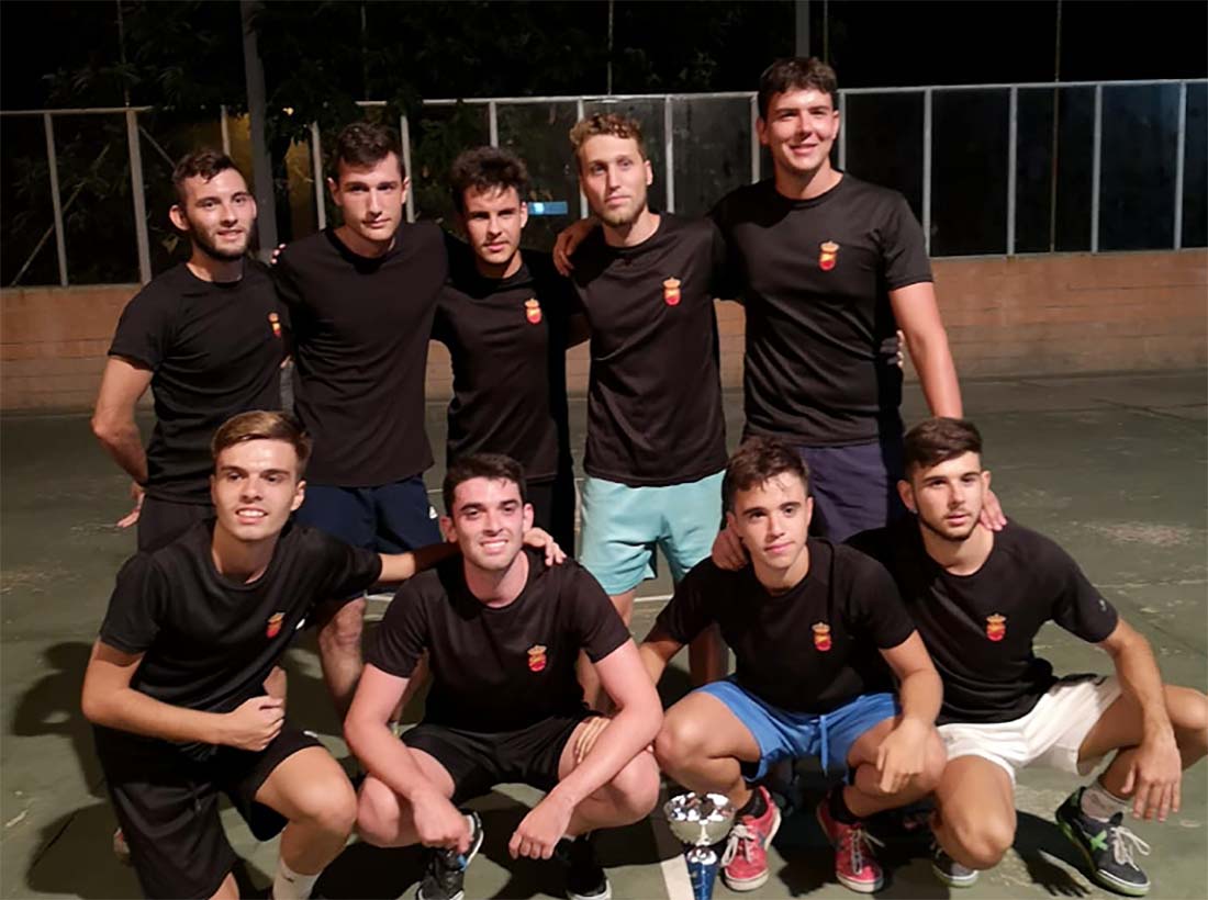 Algunos de los integrantes del equipo de fútbol sala de Pujerra.