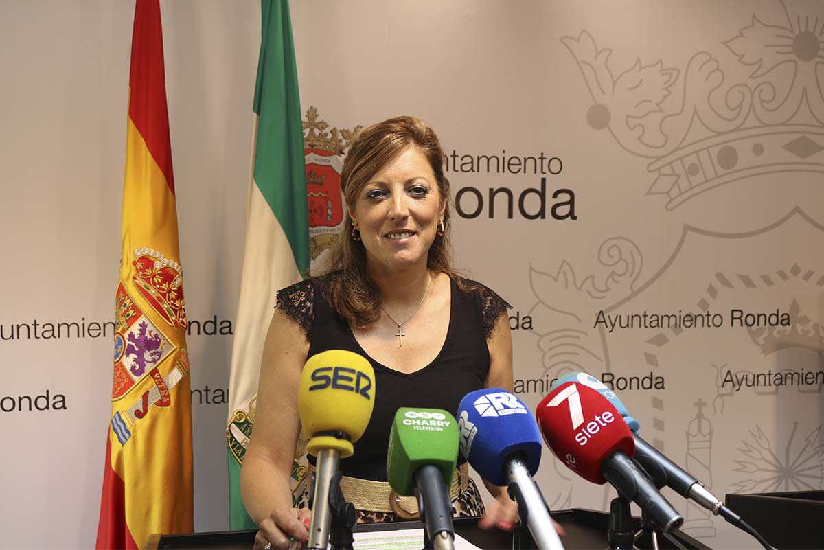 La concejal de Economía, María del Carmen Martínez, ha anunciado las mejoras que se realizarán en los tributos municipales.