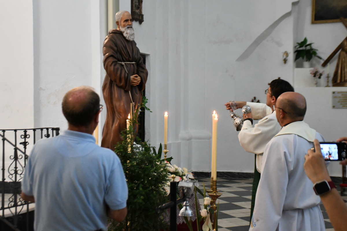 La escultura se encuentra en la Iglesia de San Antonio de Padua de Alpandeire.