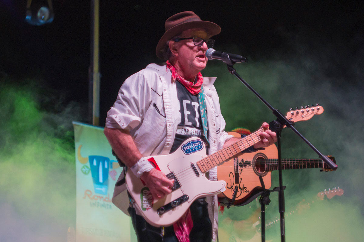 Joe King Carrasco, durante su actuación en Ronda en la edición de 2018. Foto: Antonio Moreno.
