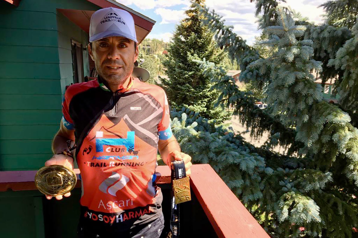 Ruben Delgado, con sus trofeos logrados en la prueba de las Rocosas americanas.