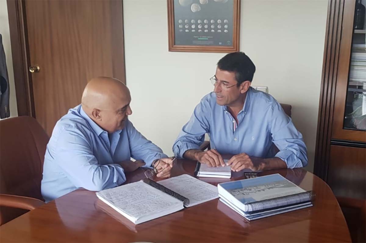 Momento de la reunión del delegado de Urbanismo con el delegado territorial de Medio Ambiente de la Junta.