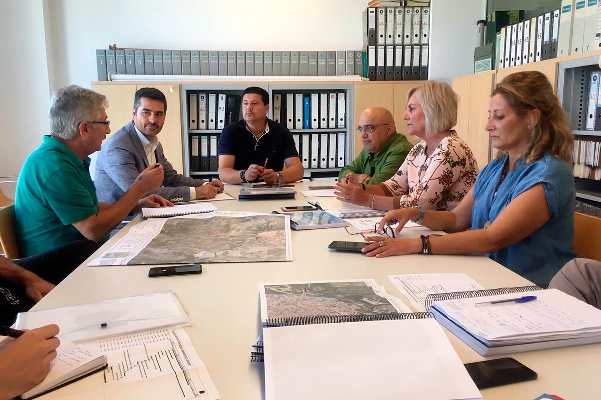Momento de la reunión mantenida hoy en la sede de la Diputación.