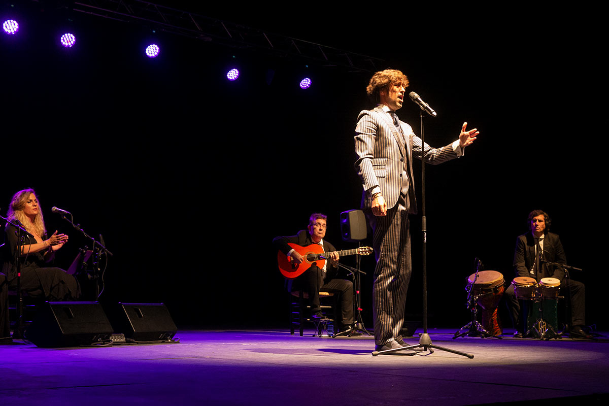 Manuel Lombo interpretó temas propios y versiones.
