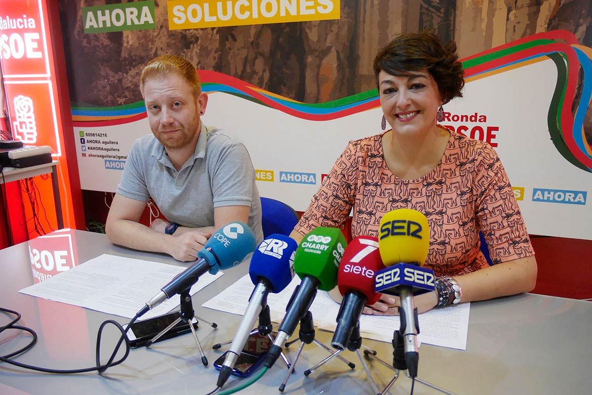 Josefa Cabrera y Rafael Vázquez, en rueda de prensa.