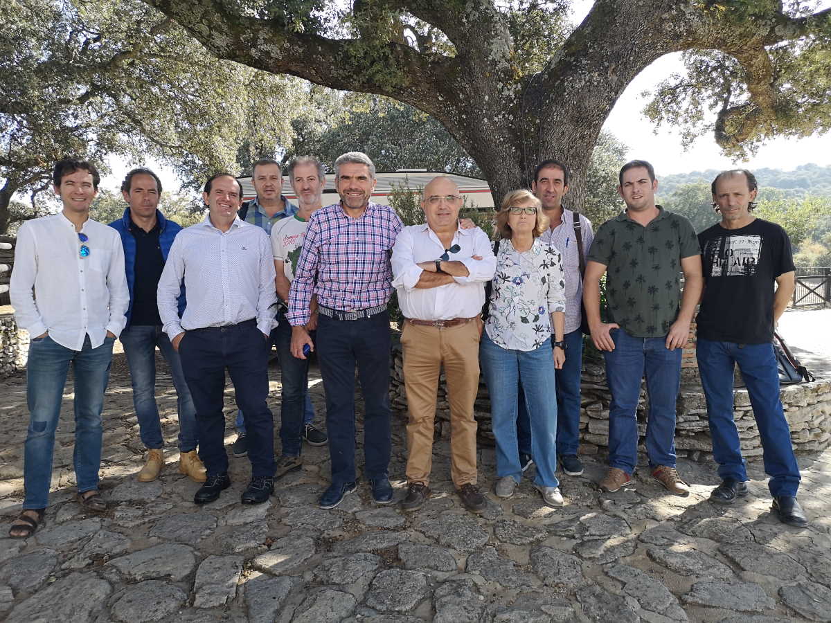 Los tutores del curso, con el delegado municipal de Agricultura, Jesús Vázquez.