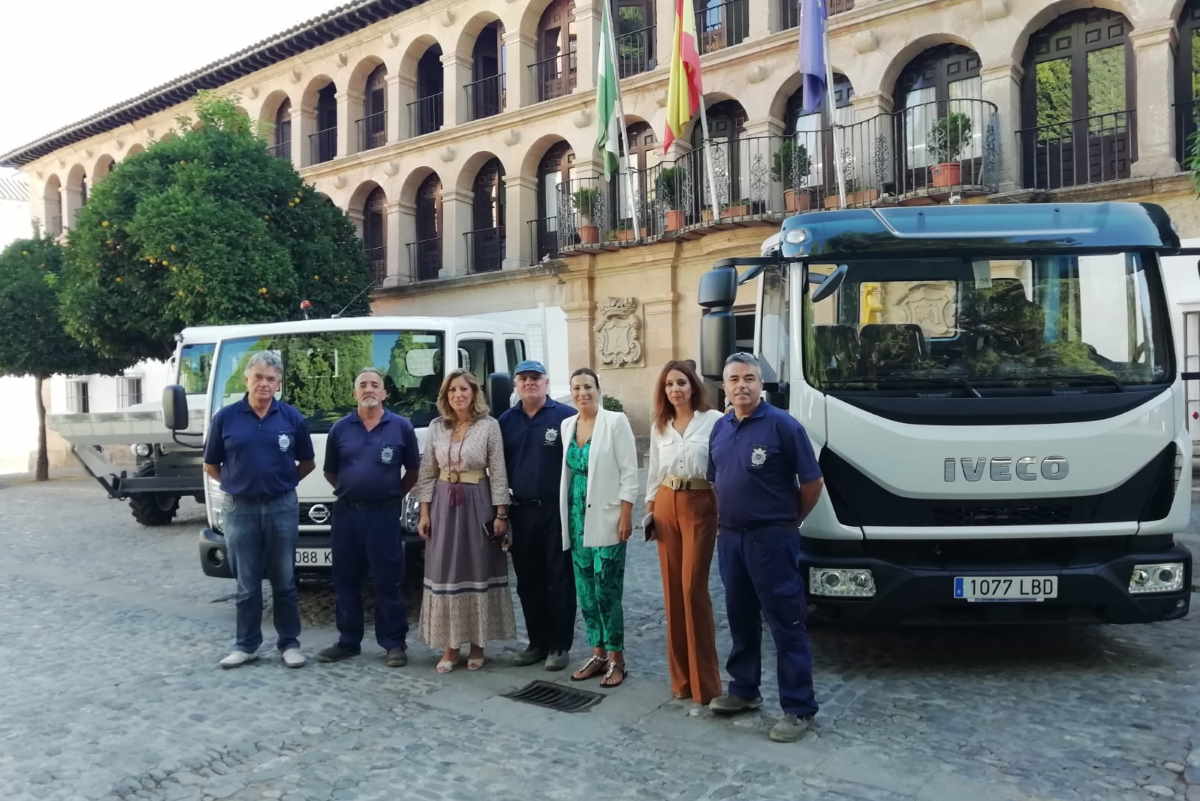 Los vehículos se han presentado hoy a las puertas del Ayuntamiento.