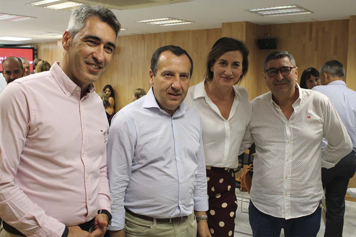 La secretaria general del PSOE de Ronda en el encuentro mantenido este viernes en Málaga.