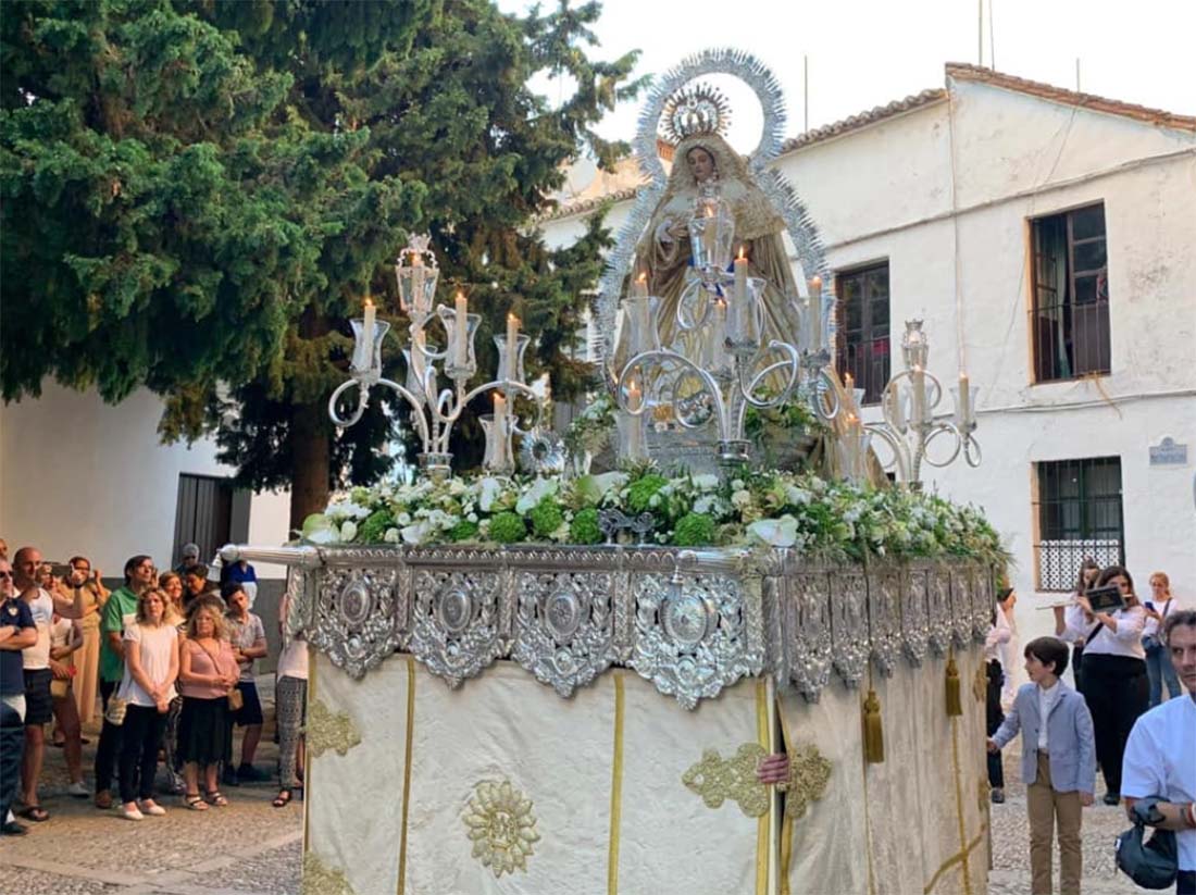 Momento de la salida de la Virgen de la Aurora desde Santa María. Foto Prensa Ayuntamiento.
