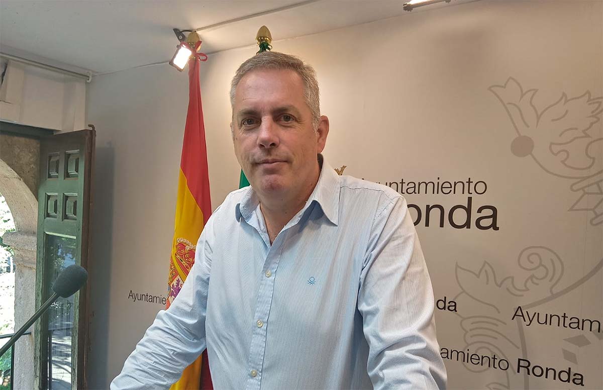 El concejal de Juventud y Deportes en la rueda de prensa de esta mañana.