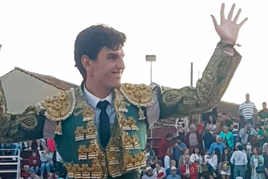 Orozco, en su salida a hombros en Carbonero el Mayor.