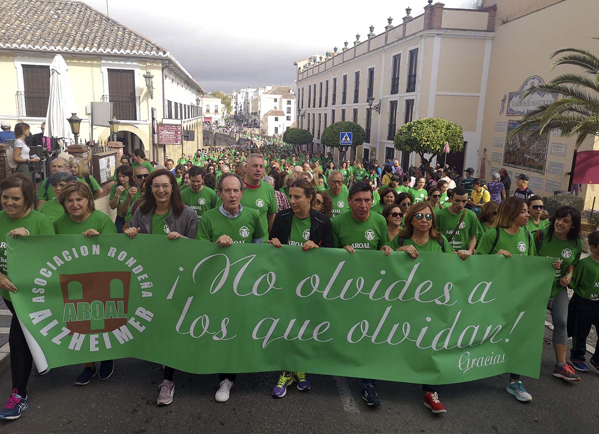 La marcha solidaria ha vuelto a teñir un año más las calles de Ronda de color verde.