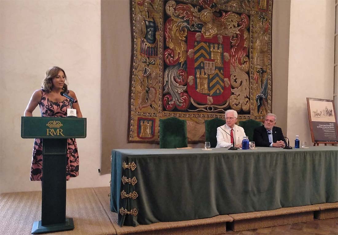 La alcaldesa durante su intervención e el Salón de Grados de la Real Maestranza de Caballería de Ronda.