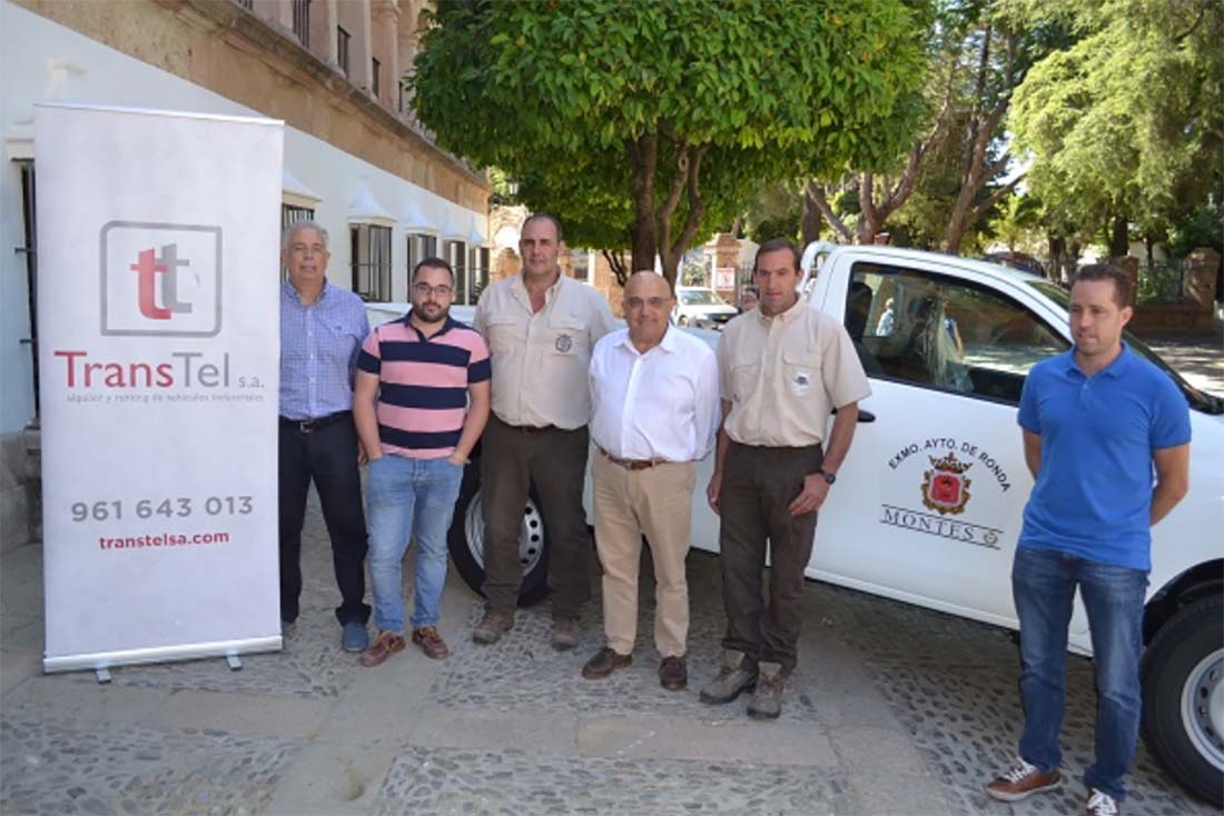 La presentación de los vehículos ha tenido lugar en las puertas del Ayuntamiento.