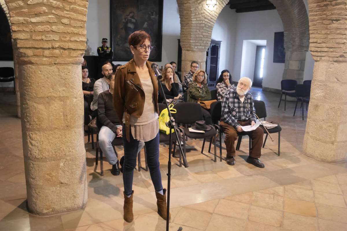Familiares y usuarios de ARDE asistieron al pleno municipal.