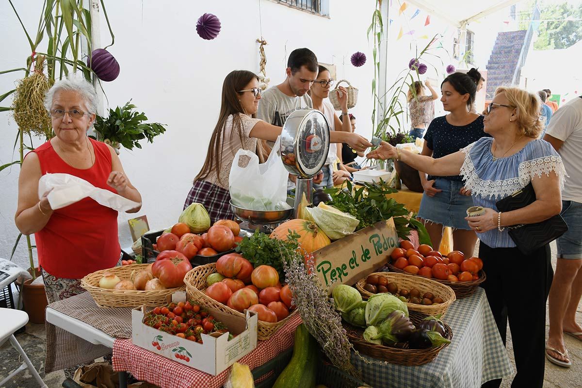 Uno de los mercados celebrados para promocionar los productos de la huerta local.