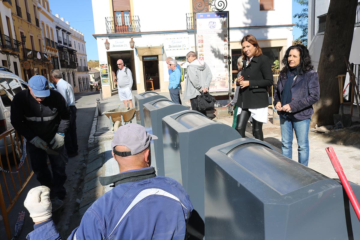 Fernández y Valle, durante los trabajos de instalación.