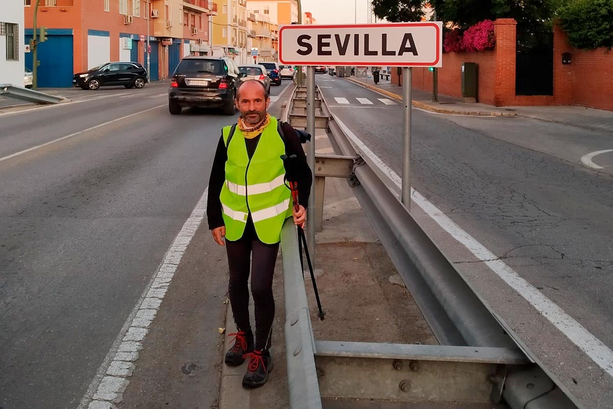 Jiménez, a su llegada a Sevilla tras seis días de marcha.