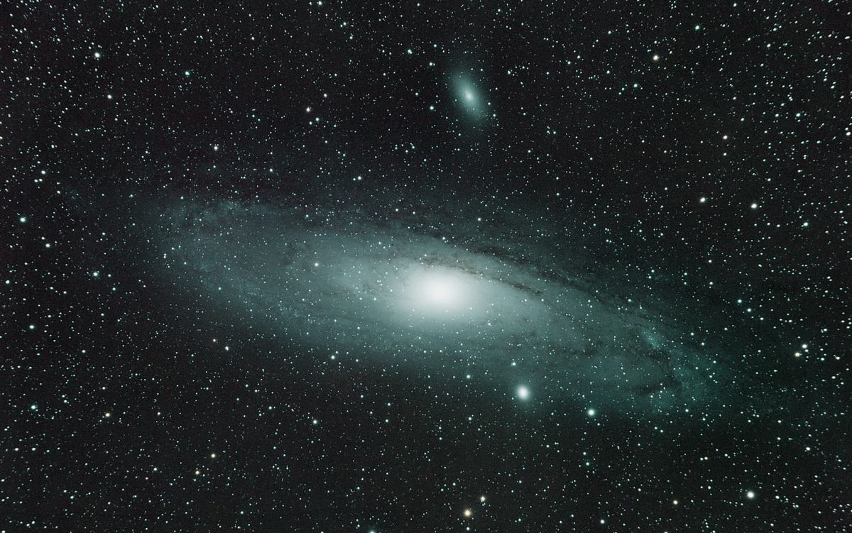 La galaxia de Andrómeda (M31) fotografiada desde Ronda con telescopio de 6 cm a f5.5. (R. Barragán).