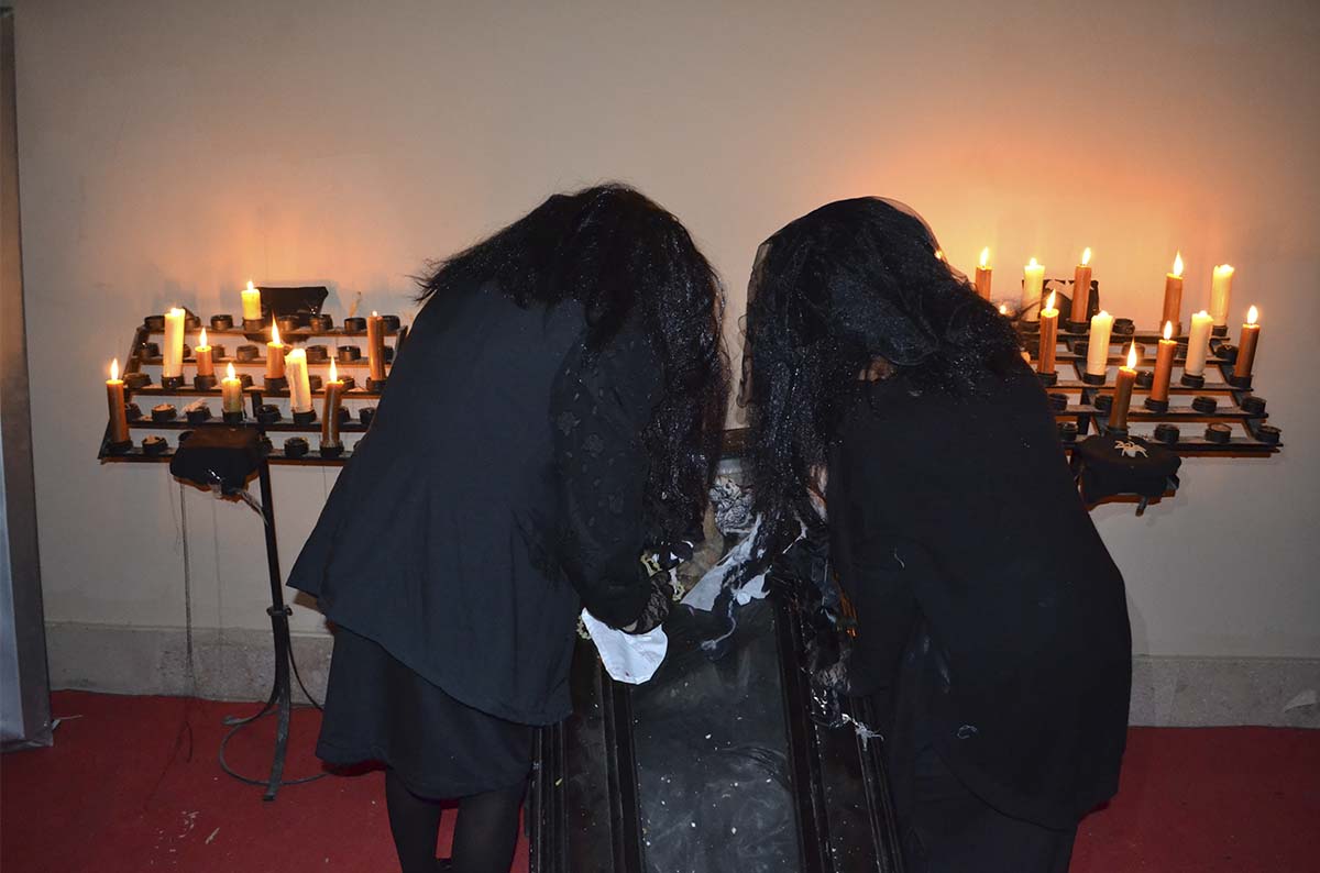 El pasaje del terror situado en Santo Domingo fue uno de las atracciones más visitadas en la noche del jueves.