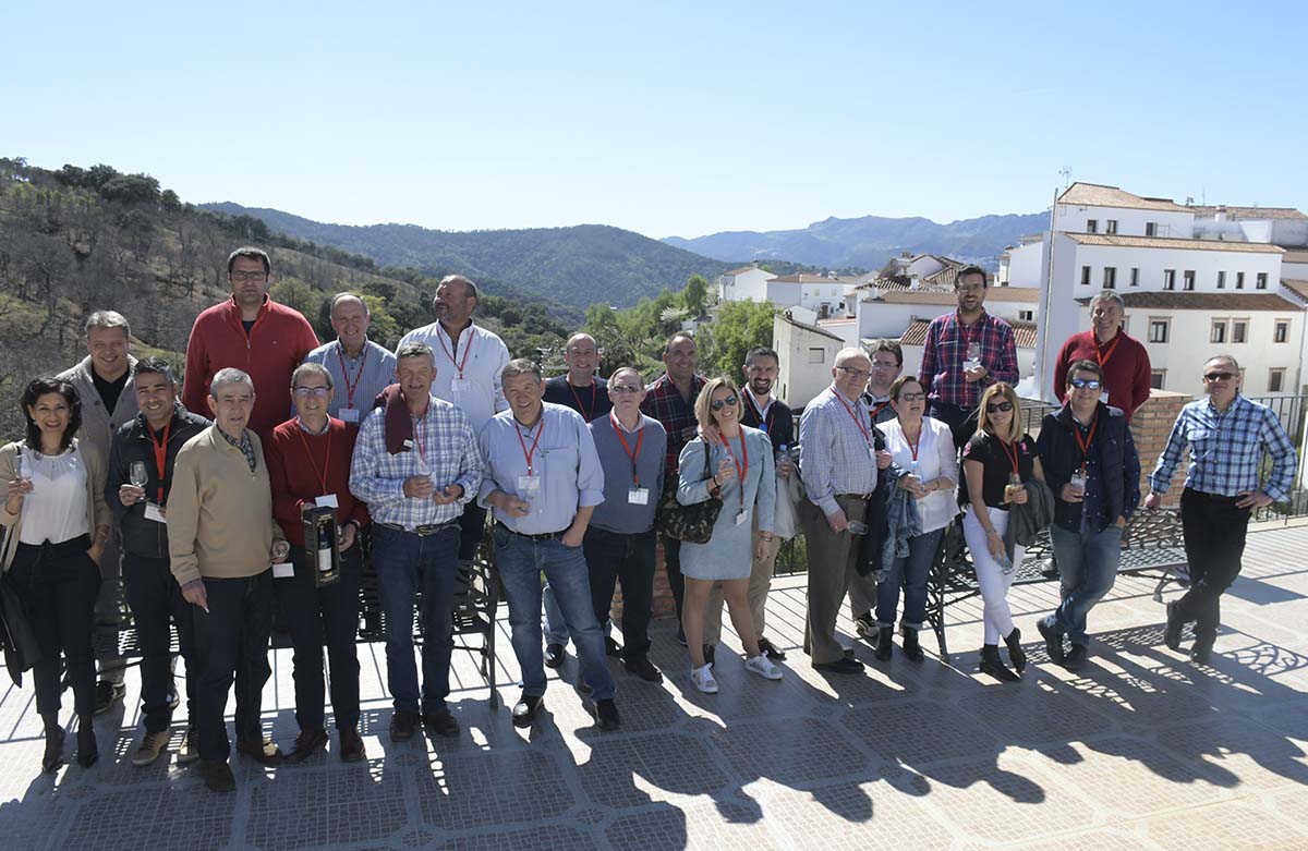 Los participantes en esta singular cata de vinos.