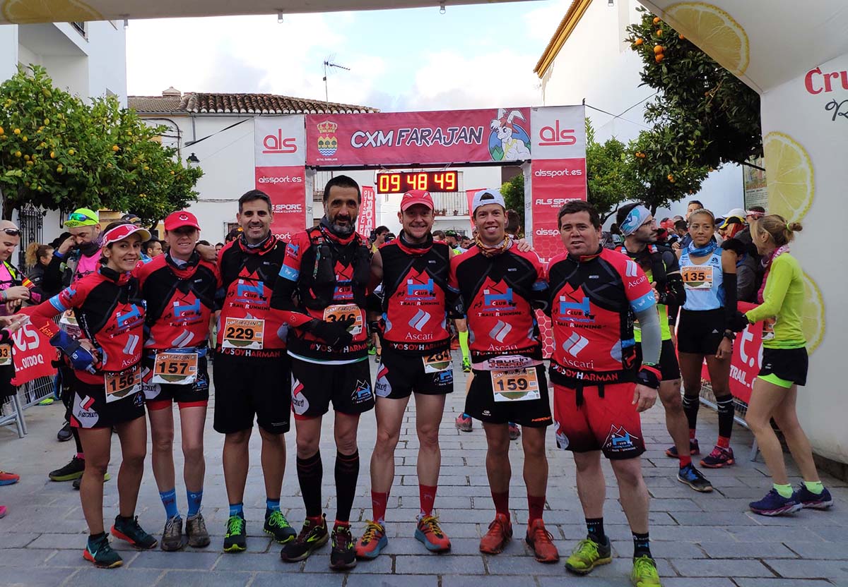 Los corredores rondeños en la prueba disputada en Faraján.