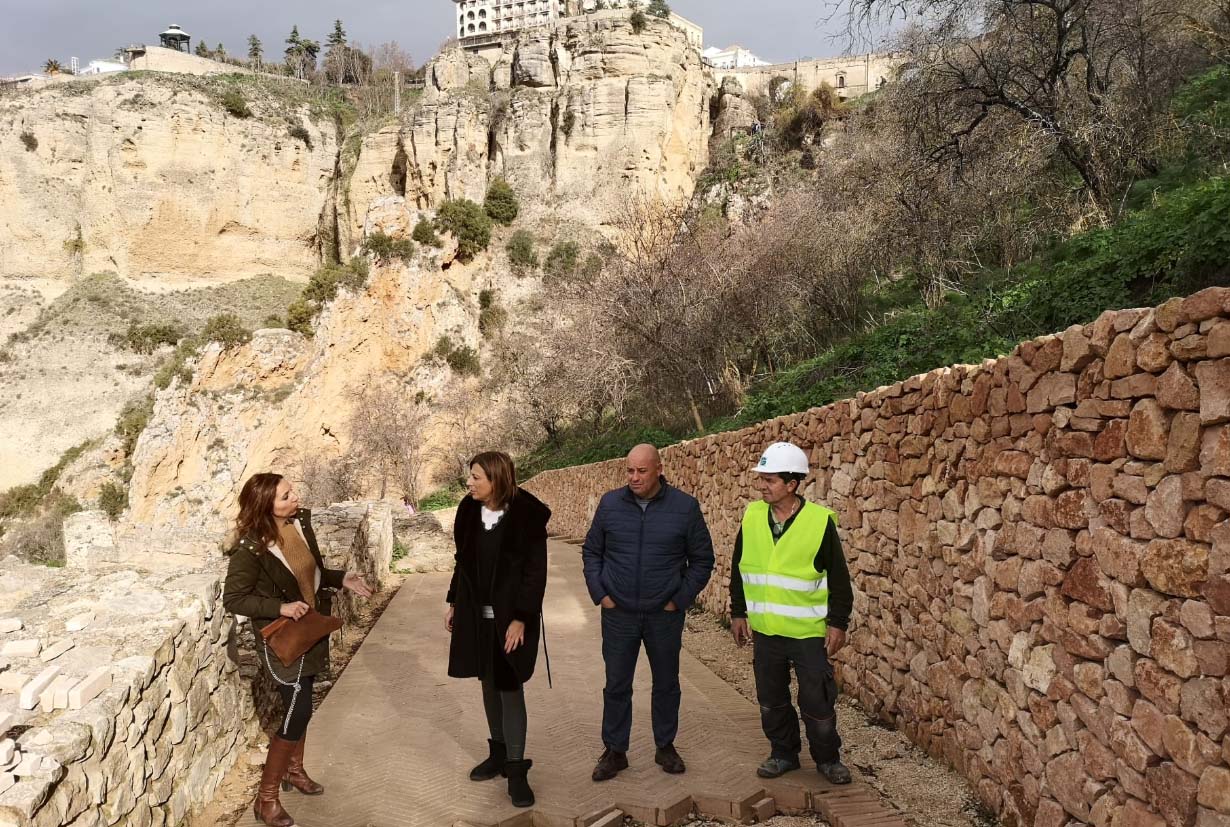 La alcaldesa y la concejal de Obras han supervisado hoy el inicio de los trabajos.