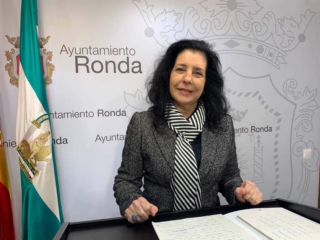 La concejal de Parques y Jardines ha dado a conocer hoy las mejoras en la arboleda de Ronda.