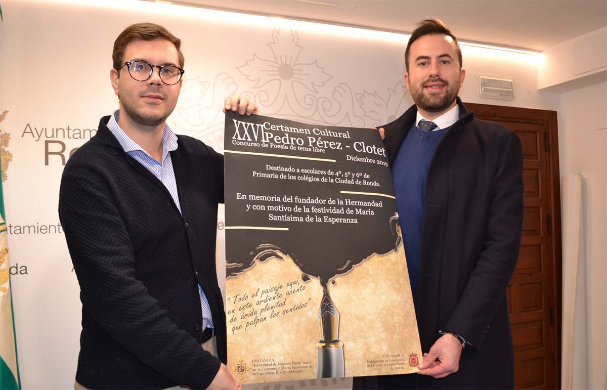 El concejal de Cultura y el hermano mayor de La Columna han presentado el concurso de poesía.
