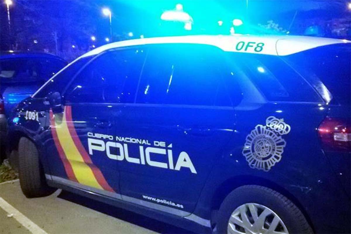 Agentes de la Policía Nacional y Policía Local se desplazaron hasta el lugar de los hechos.