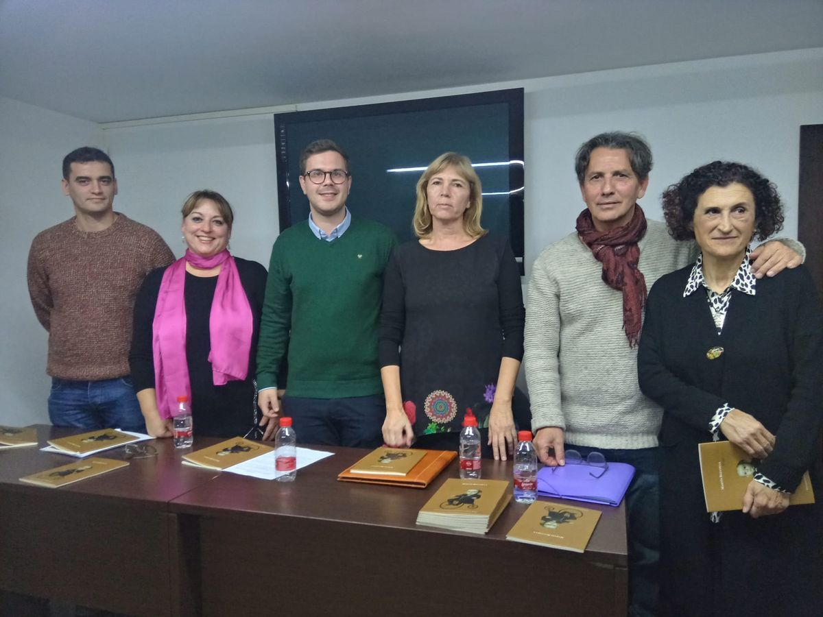 Cultura entrega a la escritora María Álvarez el premio de poesía ‘Ciudad de Ronda’