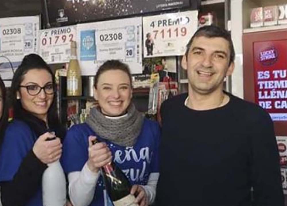 La Lotería de Navidad deja de momento en Ronda algunos décimos del tercer y un quinto premio