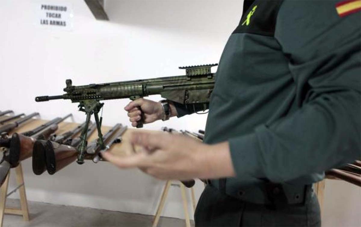 El propietario de estas armas fue detenido por la Guardia Civil.