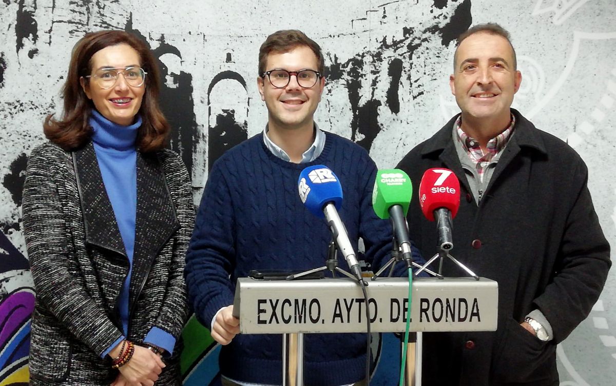Los concejales de Bienestar Social, Cultura y Pedenías han presentado las zambombas.