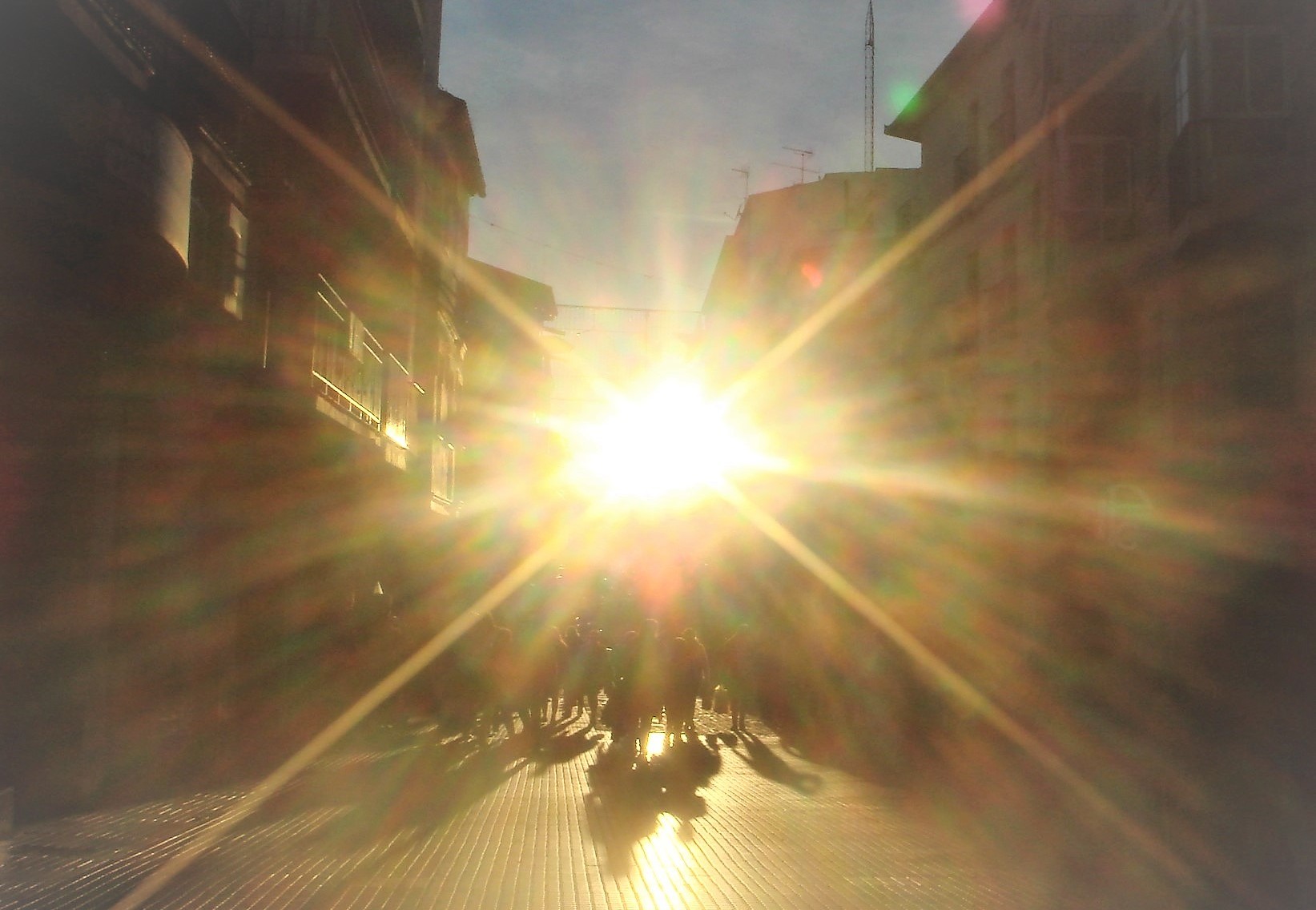 La calle de La Bola de Ronda, alineada con la puesta del Sol, en el Solsticio de Invierno.