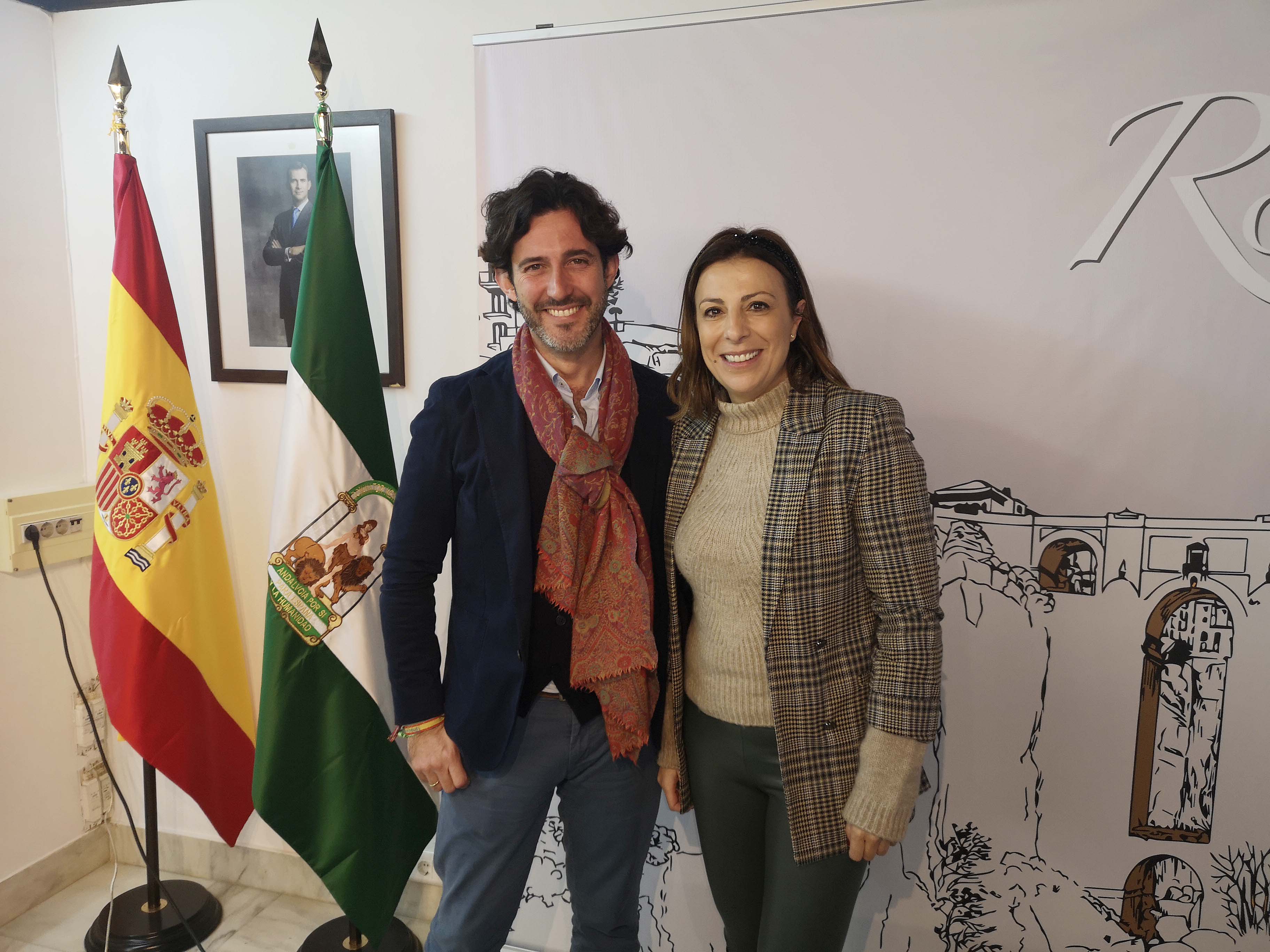 El diputado provincial junto a la alcaldesa en el encuentro que han mantenido hoy.
