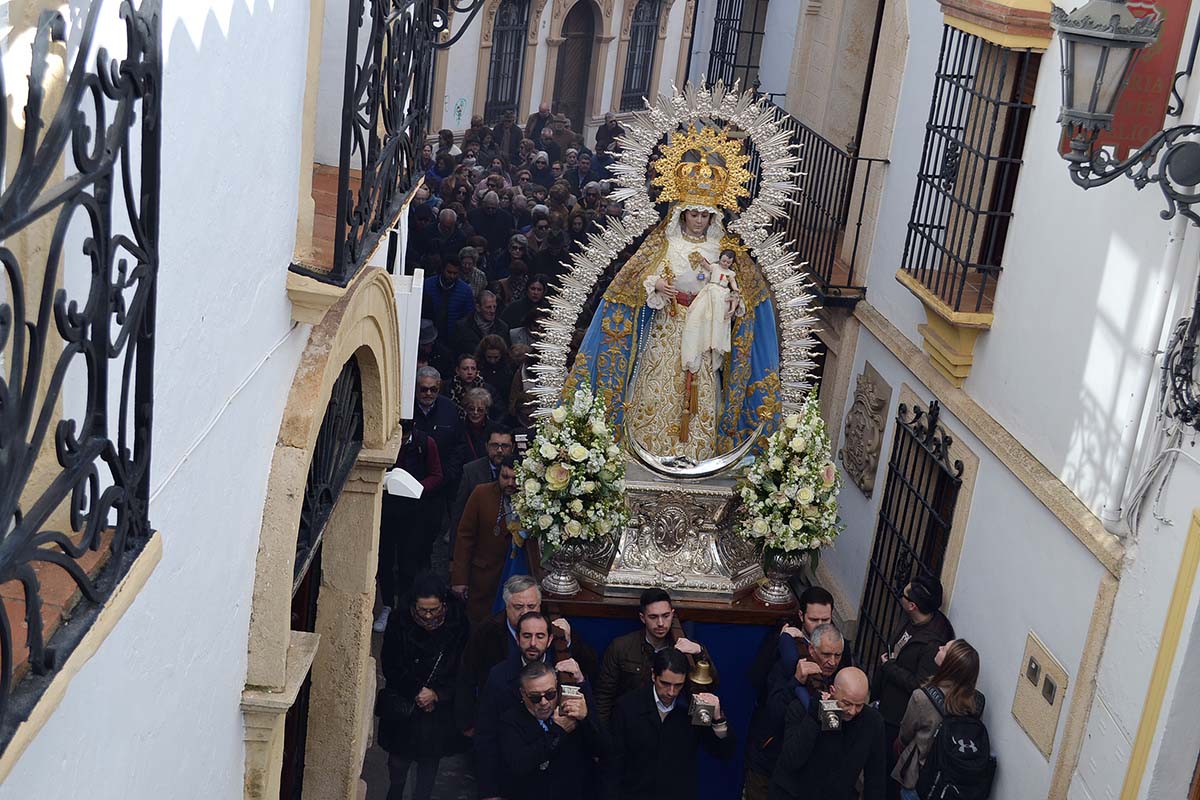 Numeroisos fieles han acompañado a la Patrona en su regreso al santuario.