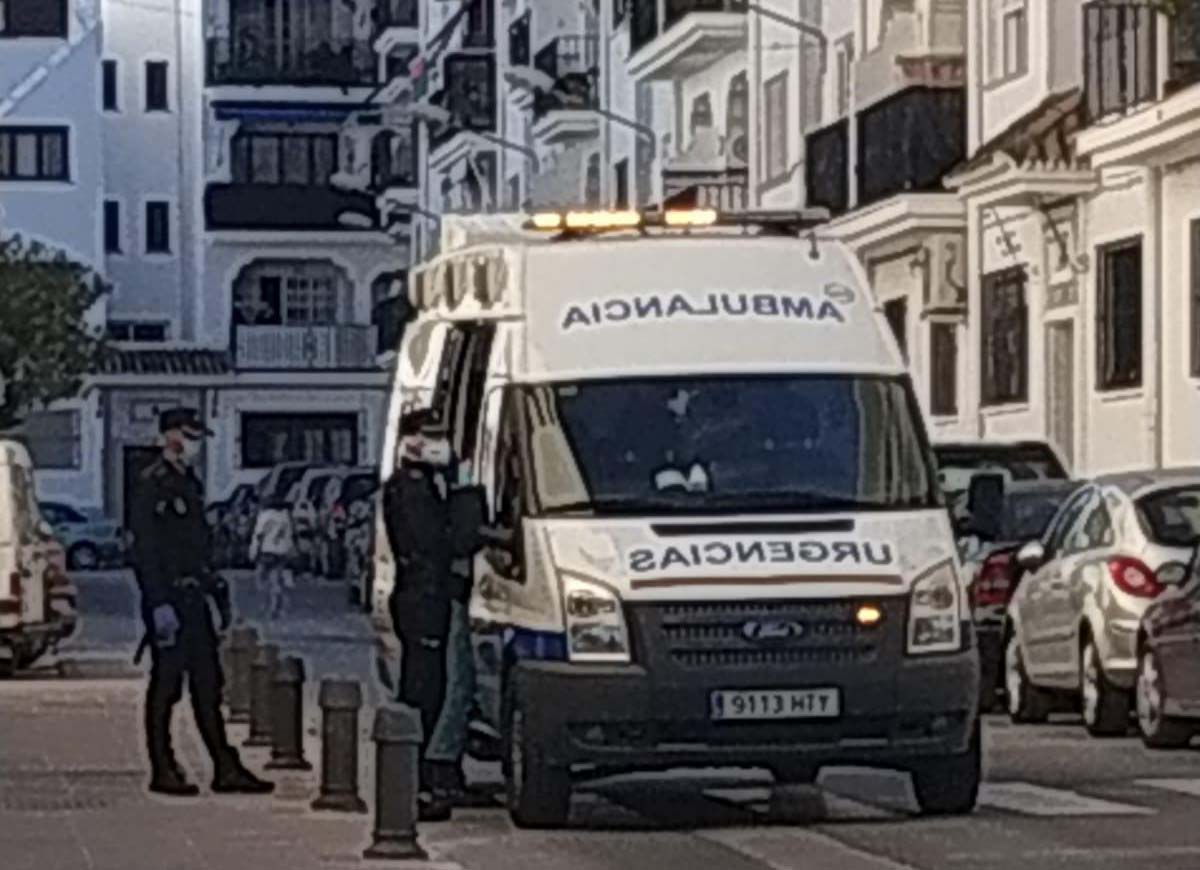Momento en el que la familia fue trasladas al Hospital de la Serranía.
