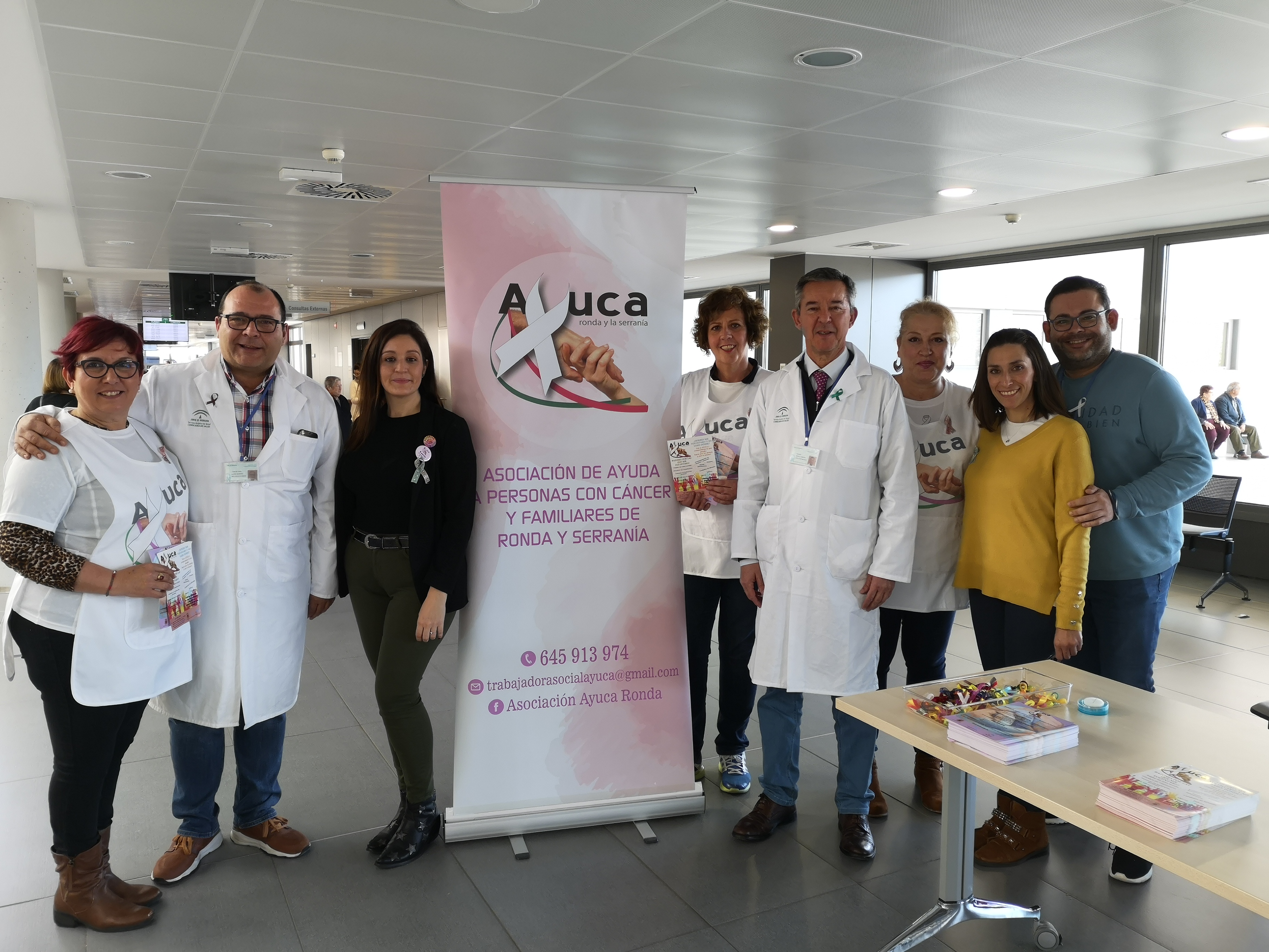 Ayuca instala tres mesas informativas por el Día mundial contra el cáncer